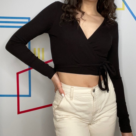 Forever 21 Black Wrap Long Sleeve - Picture 4 of 4